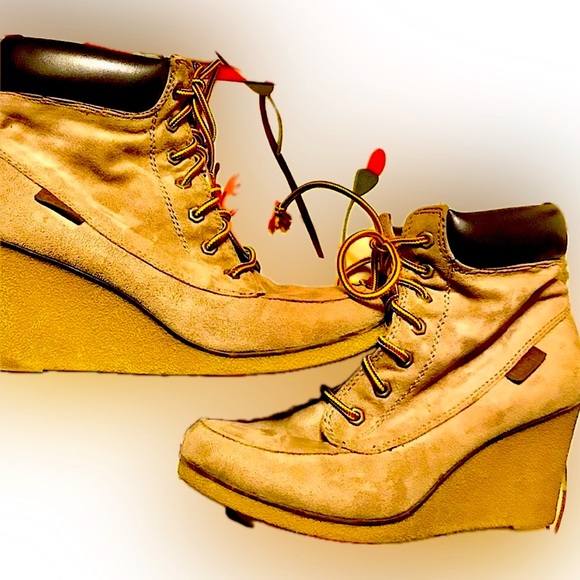 Rock & Candy Tan Suede Wedge Lace-Up Booties 9 - Picture 2 of 9